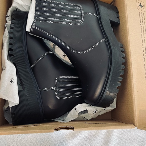 Dr Martens Rometty Atlas Leather Boots - Picture 4 of 15